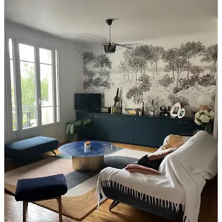 90 M2 Parisian Flat -furnished With Seine View *