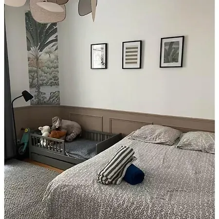 90 M2 Parisian Flat -furnished With Seine View *